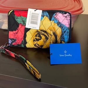 NWT Vera Bradley Grab & Go Wristlet!